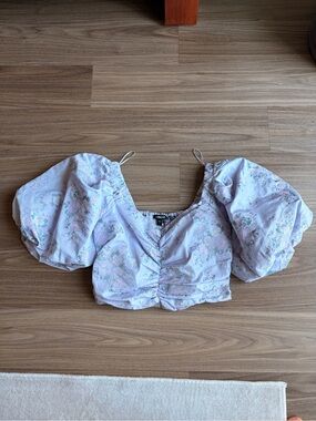 Express Lavender Floral Puff-Sleeve Cropped Top